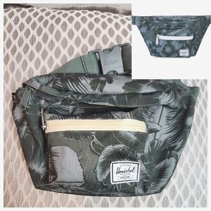 Rare Cute Hawaiian print green Herschel fanny pack